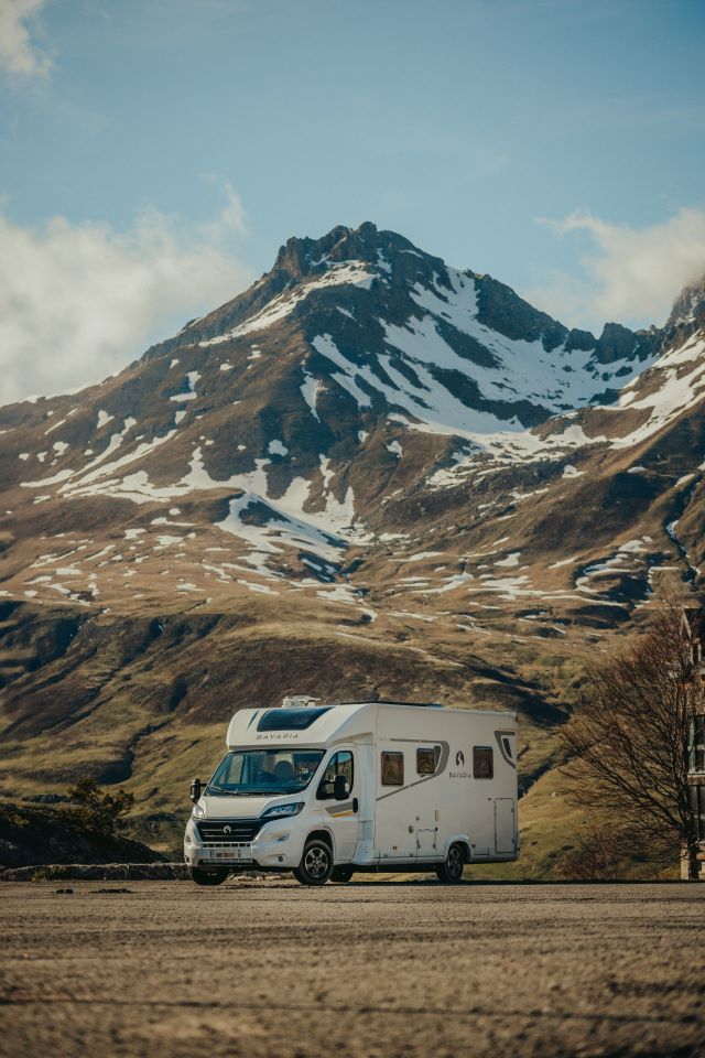 Mercedes Sprinter vagy Fiat Ducato alapú luxus lakóautó? Vezetési és komfortkülönbségek